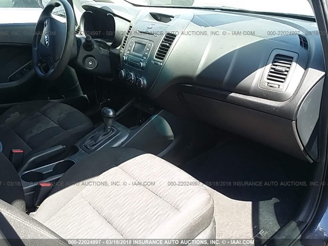 KNAFK4A65G5597753 - 2016 KIA FORTE LX GRAY photo 5