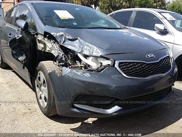 KNAFK4A65G5597753 - 2016 KIA FORTE LX GRAY photo 6