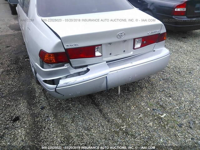 4T1BG22K41U086031 - 2001 TOYOTA CAMRY CE/LE/XLE 银色 照片 6
