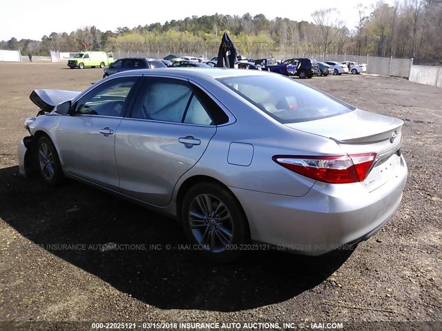 4T1BF1FKXFU958940 - 2015 TOYOTA CAMRY LE/XLE/SE/XSE SILVER photo 3