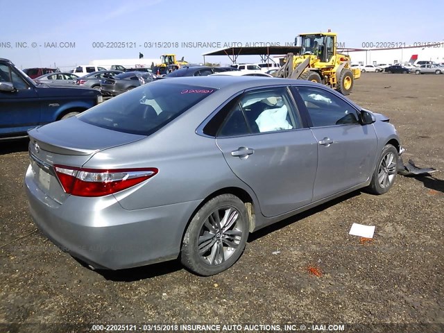 4T1BF1FKXFU958940 - 2015 TOYOTA CAMRY LE/XLE/SE/XSE SILVER photo 4