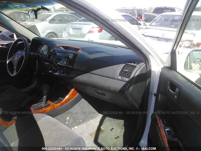 4T1BE32K14U299745 - 2004 TOYOTA CAMRY LE/XLE/SE 白色 照片 5