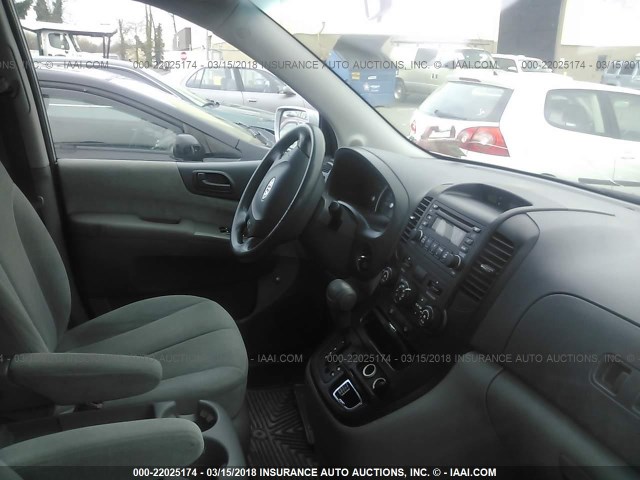 KNDMB233286229463 - 2008 KIA SEDONA EX/LX SILVER photo 5