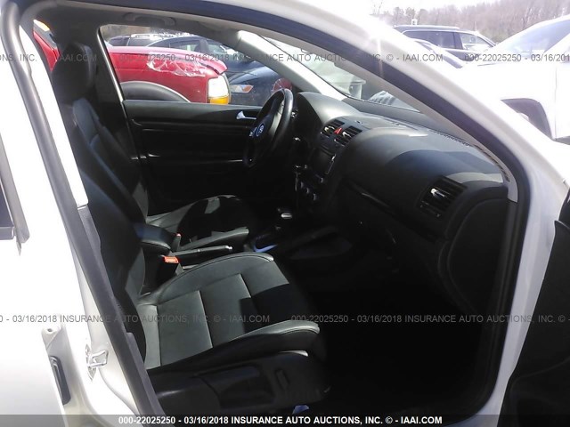 3VWRA7AJ3AM102084 - 2010 VOLKSWAGEN JETTA WOLFSBURG 白色 照片 5