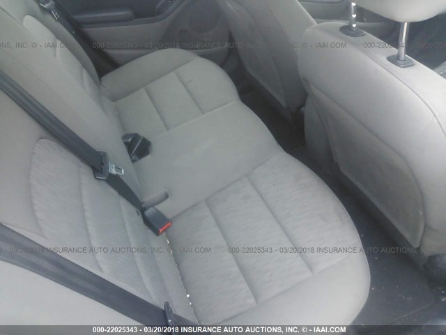 KNAFK4A64F5371508 - 2015 KIA FORTE LX SILVER photo 8