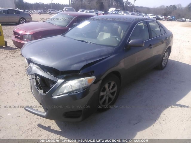 4T1BF3EK3BU661077 - 2011 TOYOTA CAMRY SE/LE/XLE GRAY photo 2