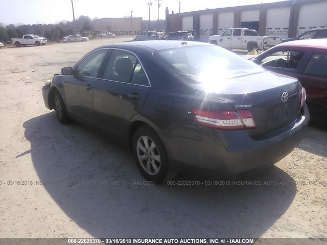 4T1BF3EK3BU661077 - 2011 TOYOTA CAMRY SE/LE/XLE GRAY photo 3