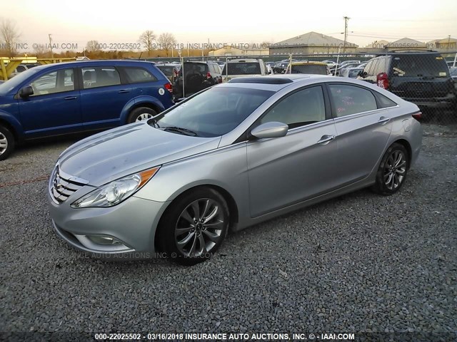 5NPEC4AC9CH393548 - 2012 HYUNDAI SONATA SE/LIMITED SILVER photo 2