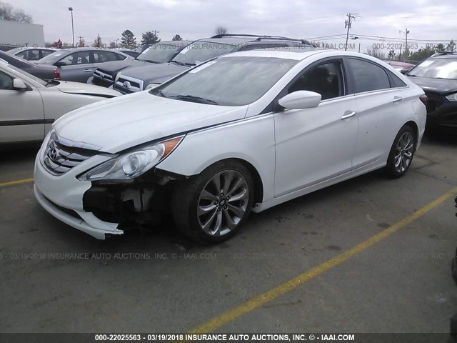 5NPEC4AC4BH127062 - 2011 HYUNDAI SONATA SE/LIMITED WHITE photo 2