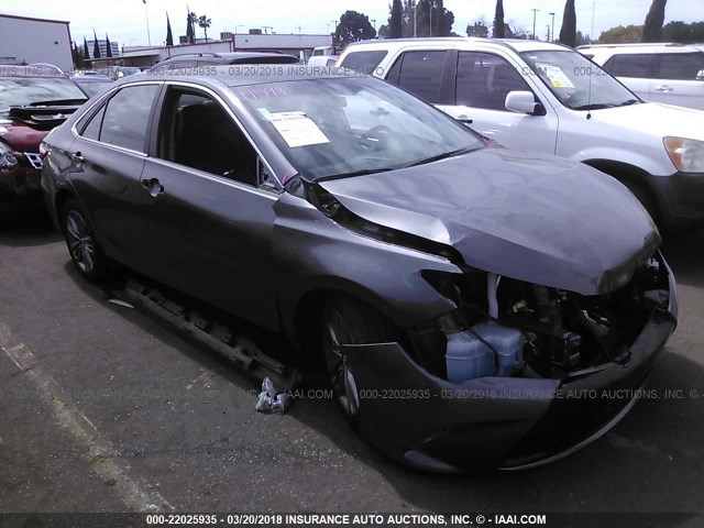 4T1BF1FK9GU192555 - 2016 TOYOTA CAMRY LE/XLE/SE/XSE GRAY photo 1