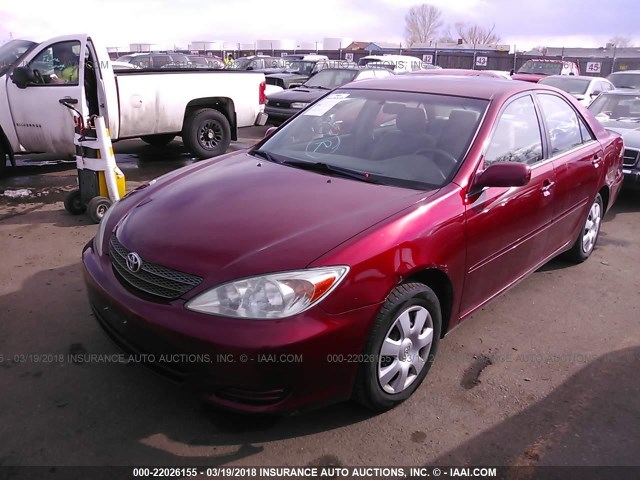 JTDBE32KX20030331 - 2002 TOYOTA CAMRY LE/XLE/SE RED photo 2