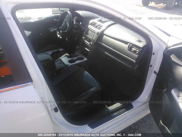 4T1BF1FKXCU529230 - 2012 TOYOTA CAMRY SE/LE/XLE WHITE photo 5