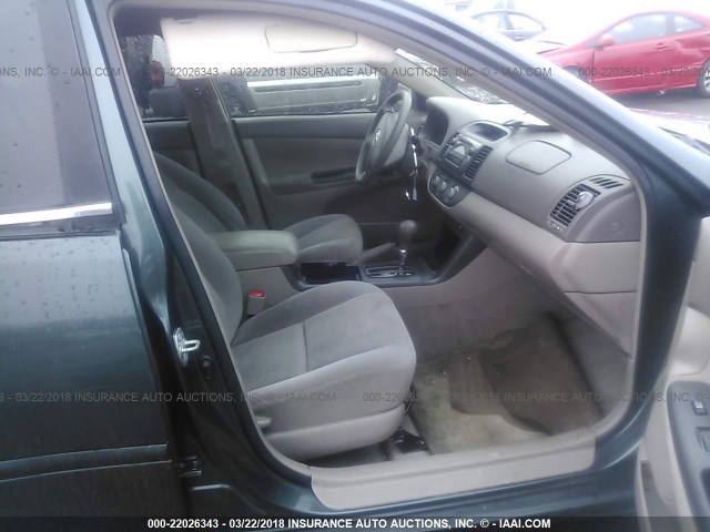 4T1BE32K55U062970 - 2005 TOYOTA CAMRY LE/XLE/SE მწვანე ფოტო 5