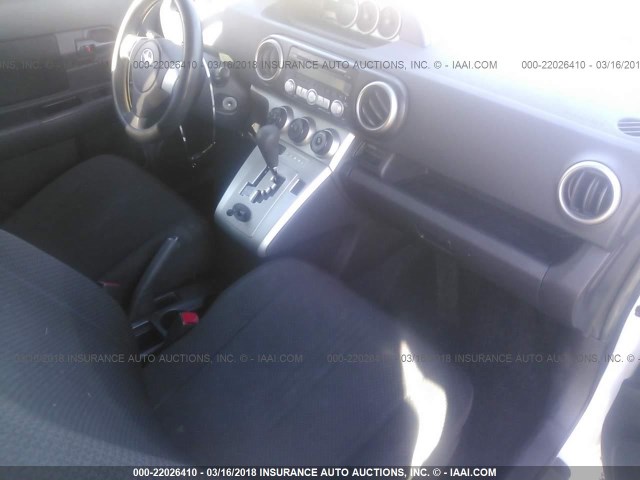 JTLKE50E091070368 - 2009 TOYOTA SCION XB WHITE photo 5