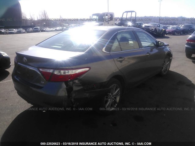 4T1BF1FKXFU926599 - 2015 TOYOTA CAMRY LE/XLE/SE/XSE GRAY photo 4