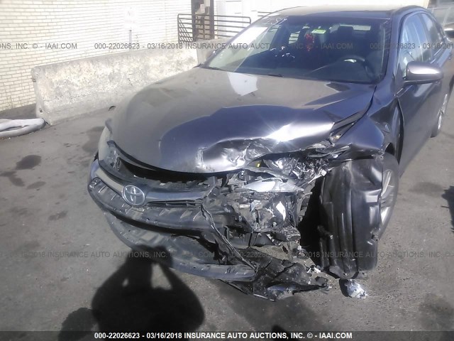 4T1BF1FKXFU926599 - 2015 TOYOTA CAMRY LE/XLE/SE/XSE Grau Foto 6