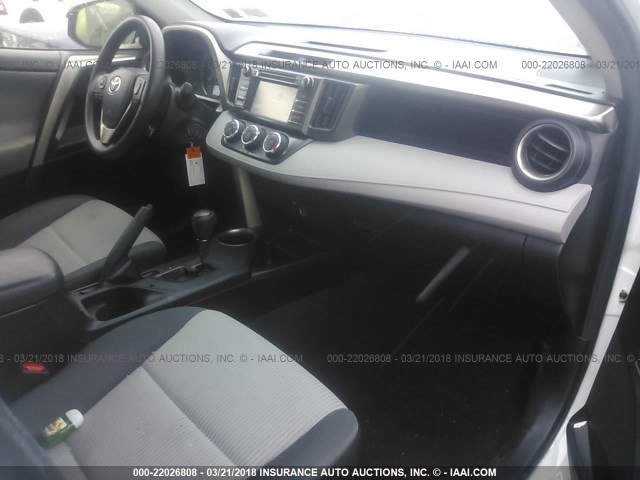 JTMBFREV1EJ008156 - 2014 TOYOTA RAV4 LE WHITE photo 5