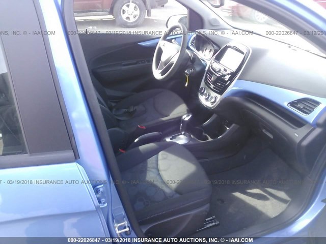 KL8CD6SAXJC440956 - 2018 CHEVROLET SPARK 1LT BLUE photo 5