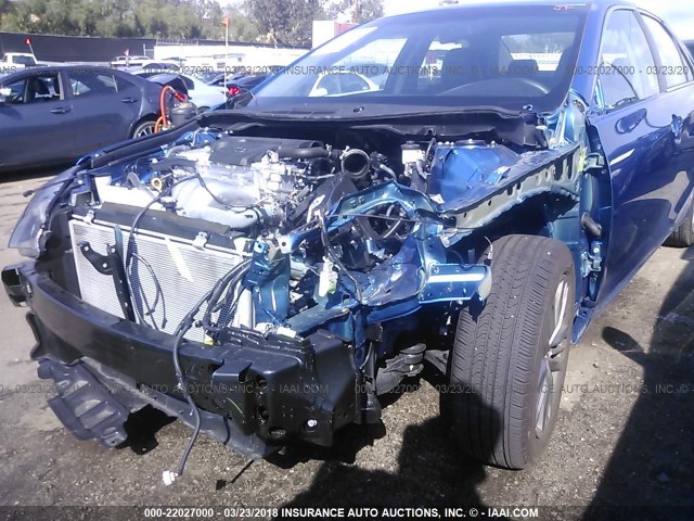 4T1BF1FK1HU702687 - 2017 TOYOTA CAMRY LE/XLE/SE/XSE Blau Foto 6