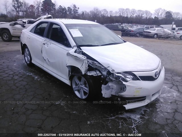 4T1BF1FK0EU844332 - 2014 TOYOTA CAMRY L/SE/LE/XLE 白色 照片 1