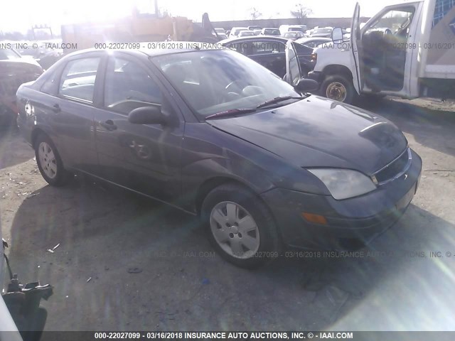1FAFP34N15W103225 - 2005 FORD FOCUS ZX4 GRAY photo 1