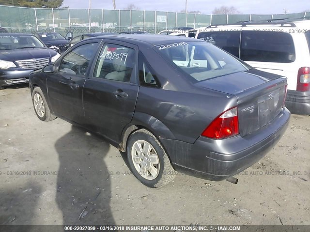 1FAFP34N15W103225 - 2005 FORD FOCUS ZX4 GRAY photo 3