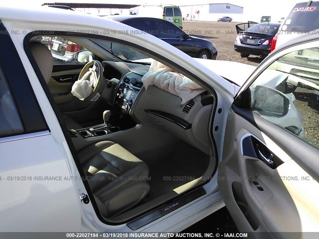 1N4AL3AP1DN509831 - 2013 NISSAN ALTIMA 2.5/S/SV/SL WHITE photo 5