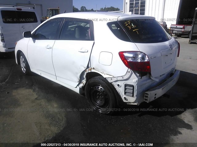 2T1KU40E09C131125 - 2009 TOYOTA COROLLA MATRIX  WHITE photo 3