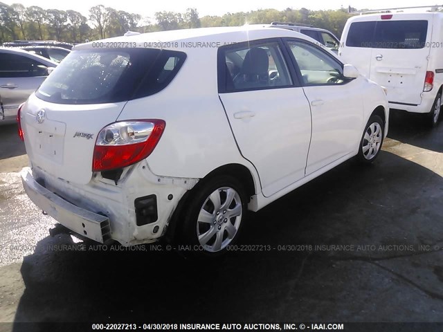 2T1KU40E09C131125 - 2009 TOYOTA COROLLA MATRIX  WHITE photo 4