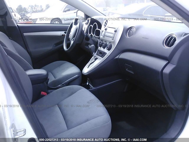 2T1KU40E09C131125 - 2009 TOYOTA COROLLA MATRIX  WHITE photo 5