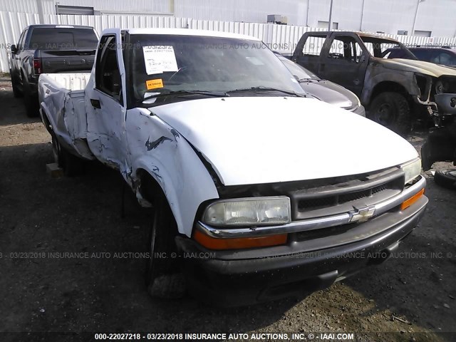 1GCCS145528236392 - 2002 CHEVROLET S TRUCK S10 WHITE photo 1