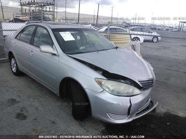 4T1BF32K35U102203 - 2005 TOYOTA CAMRY LE/XLE/SE SILVER photo 1