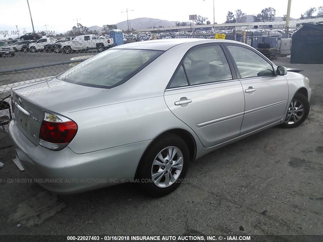 4T1BF32K35U102203 - 2005 TOYOTA CAMRY LE/XLE/SE SILVER photo 4