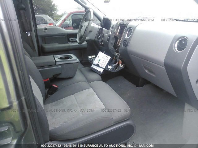 1FTPW14506KD78180 - 2006 FORD F150 SUPERCREW GRAY photo 5