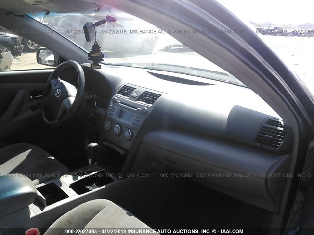 4T1BF3EK8BU606513 - 2011 TOYOTA CAMRY SE/LE/XLE Серый фото 5