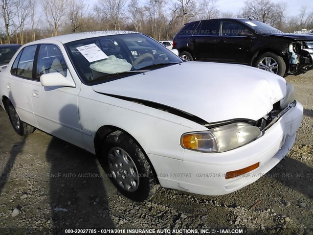4T1BG12K5TU951439 - 1996 TOYOTA CAMRY DX/LE/XLE WHITE photo 1