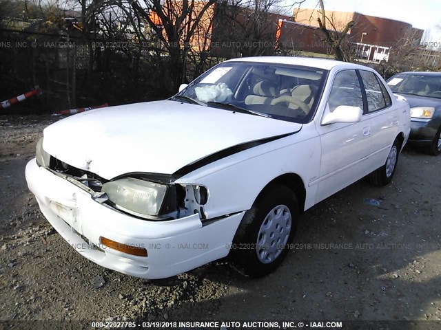 4T1BG12K5TU951439 - 1996 TOYOTA CAMRY DX/LE/XLE WHITE photo 2
