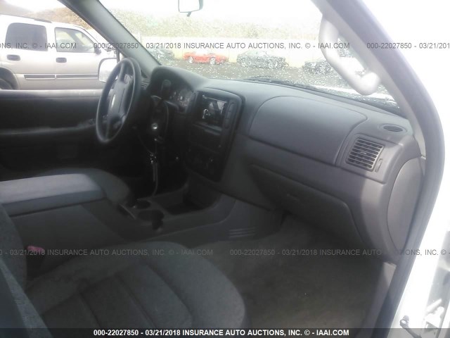 1FMZU72K04UB51174 - 2004 FORD EXPLORER XLS/XLS SPORT WHITE photo 5