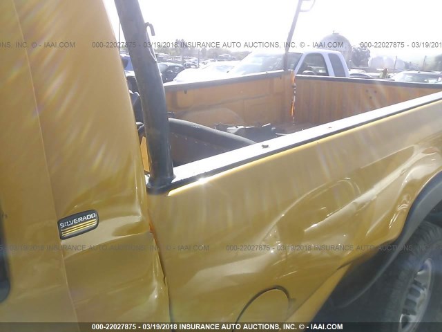 1GCHC24U61Z264436 - 2001 CHEVROLET SILVERADO C2500 HEAVY DUTY YELLOW photo 8