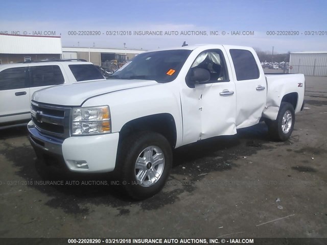 3GCRKSE33AG163481 - 2010 CHEVROLET SILVERADO K1500 LT WHITE photo 2