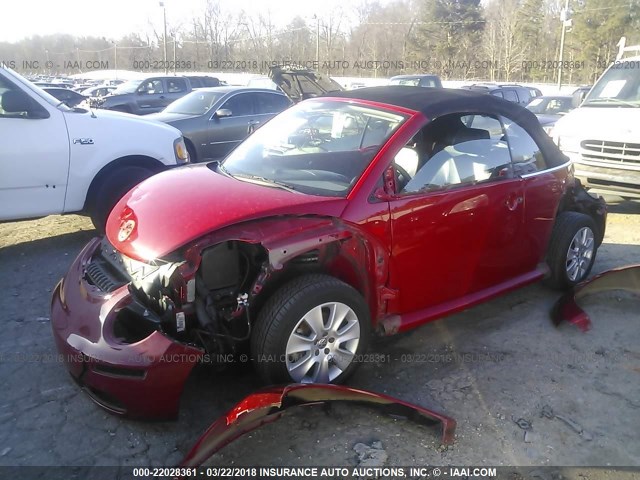 3VWPF31Y18M403445 - 2008 VOLKSWAGEN NEW BEETLE CONVERTIBLE S RED photo 2