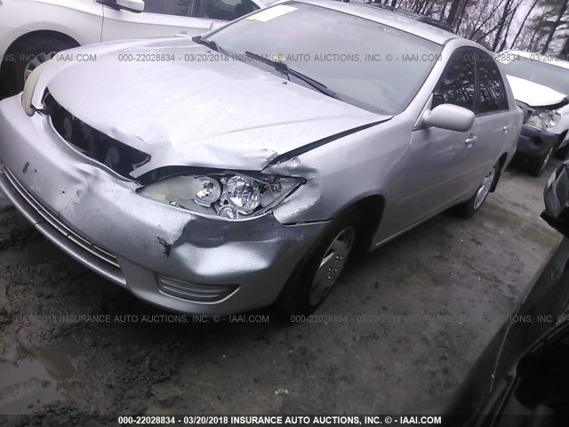 4T1BE32K66U665718 - 2006 TOYOTA CAMRY LE/XLE/SE ვერცხლისფერი ფოტო 2