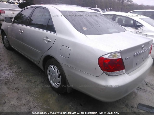 4T1BE32K66U665718 - 2006 TOYOTA CAMRY LE/XLE/SE ვერცხლისფერი ფოტო 3