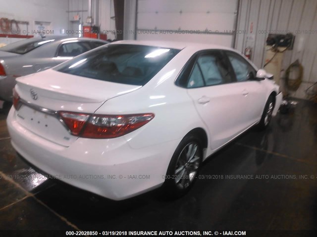 4T1BF1FK9GU185315 - 2016 TOYOTA CAMRY LE/XLE/SE/XSE WHITE photo 4