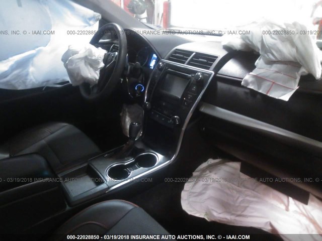 4T1BF1FK9GU185315 - 2016 TOYOTA CAMRY LE/XLE/SE/XSE WHITE photo 5