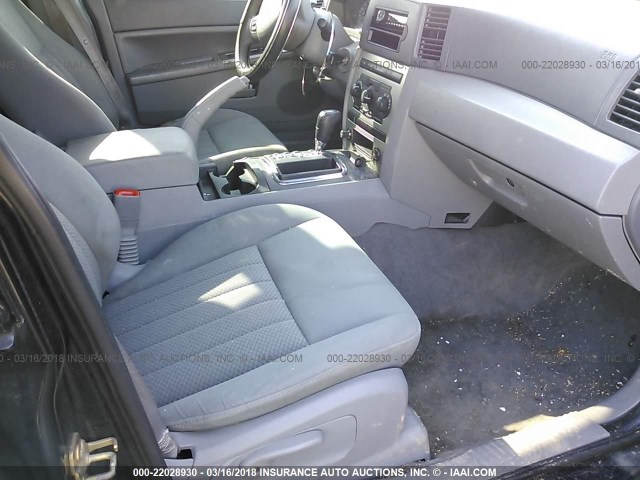 1J4GR48KX5C694794 - 2005 JEEP GRAND CHEROKEE LAREDO/COLUMBIA/FREEDOM 黑色 照片 5