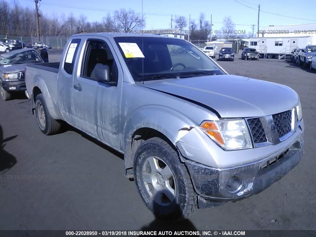 1N6AD06W07C440617 - 2007 NISSAN FRONTIER KING CAB LE/SE/OFF ROAD SILVER photo 1