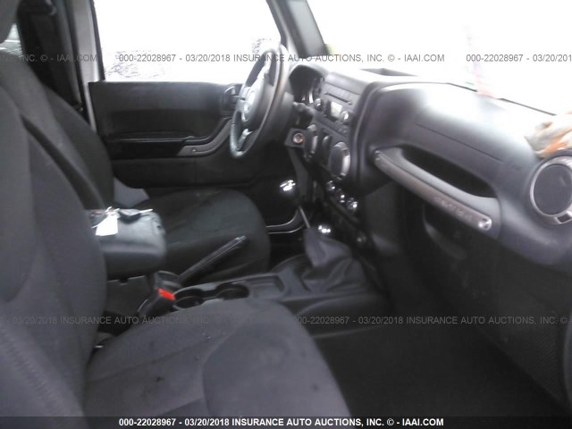 1C4AJWAG9GL145692 - 2016 JEEP WRANGLER SPORT 银色 照片 5