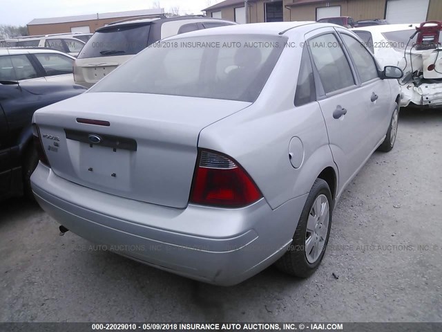 1FAHP34N37W239867 - 2007 FORD FOCUS ZX4/S/SE/SES SILVER photo 4