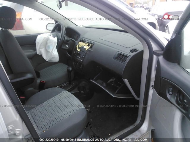 1FAHP34N37W239867 - 2007 FORD FOCUS ZX4/S/SE/SES 银色 照片 5